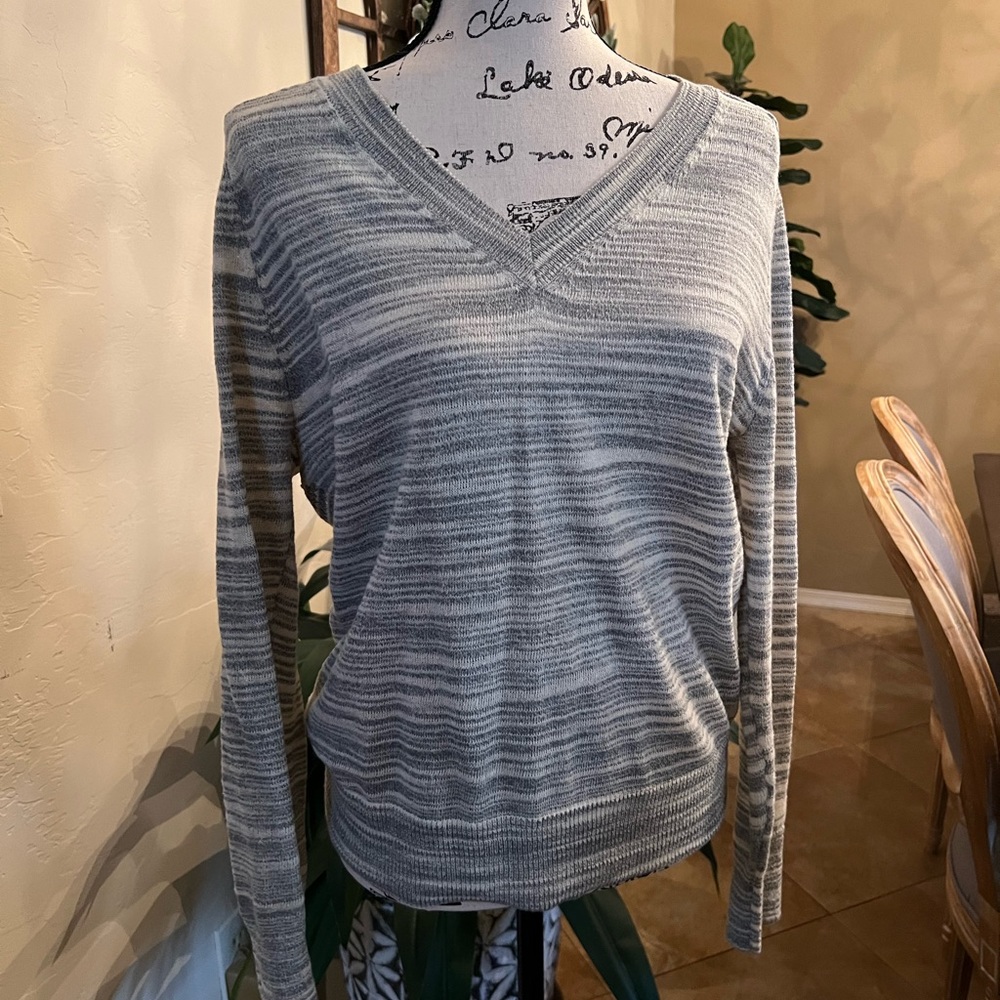Anthropologie v-neck sweater